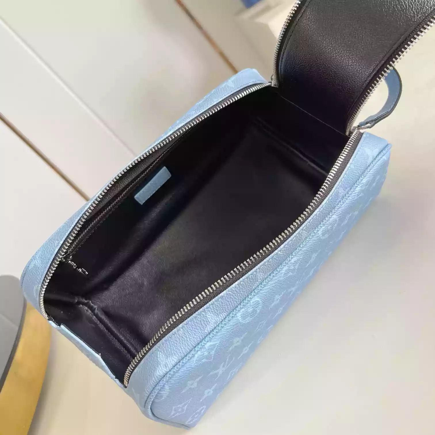 DOPP KIT BAG SKY BLUE MONOGRAM CANVAS M14125 - LW395 DISCOVERY BACKPACK PM SKY BLUE MONOGRAM CANVAS