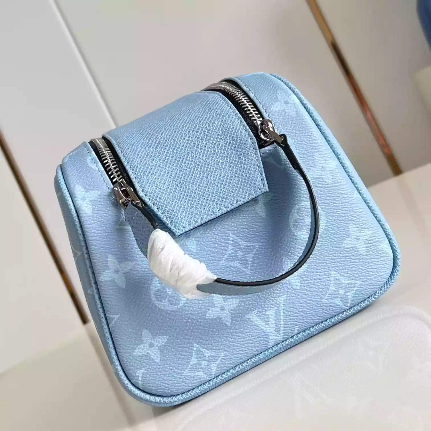 DOPP KIT BAG SKY BLUE MONOGRAM CANVAS M14125 - LW395 DISCOVERY BACKPACK PM SKY BLUE MONOGRAM CANVAS