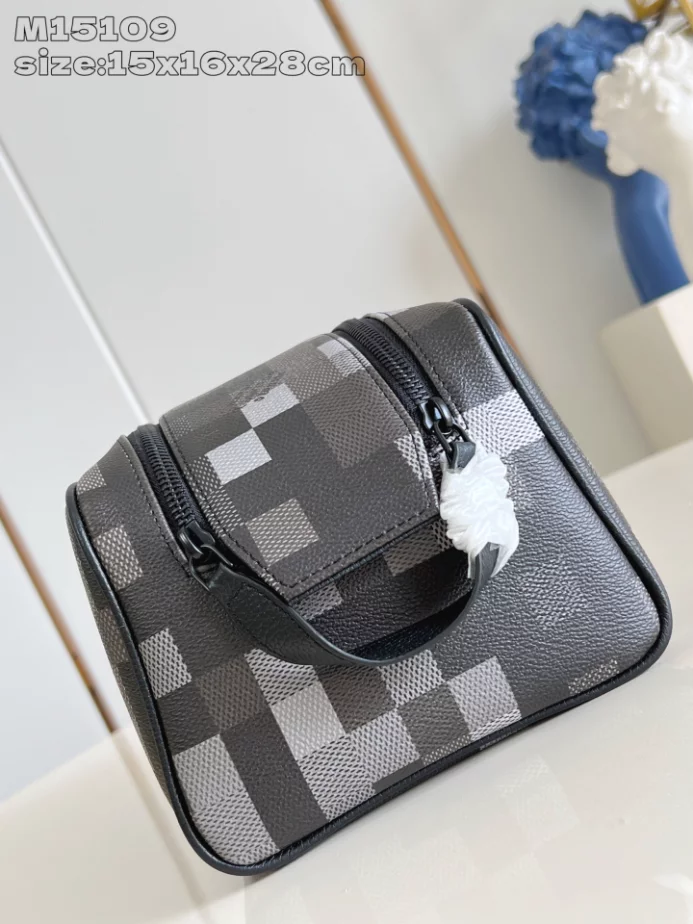 DOPP KIT BLACK DAMOFLAGE CANVAS M15109 - LW386 DISCOVERY BACKPACK PM SKY BLUE MONOGRAM CANVAS