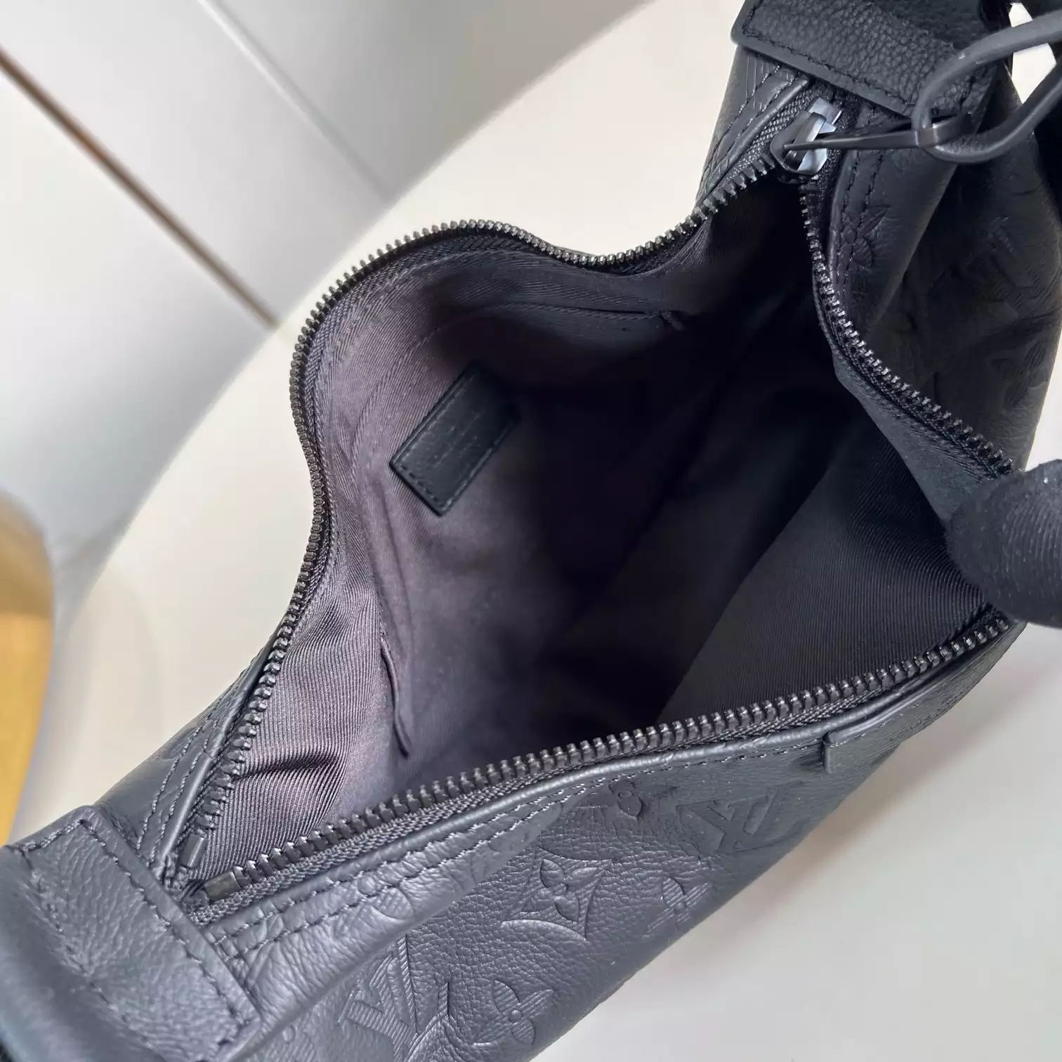 HAMAC BAG PM BLACK MONOGRAM SHADOW M12510 - LW419 DISCOVERY BACKPACK PM SKY BLUE MONOGRAM CANVAS