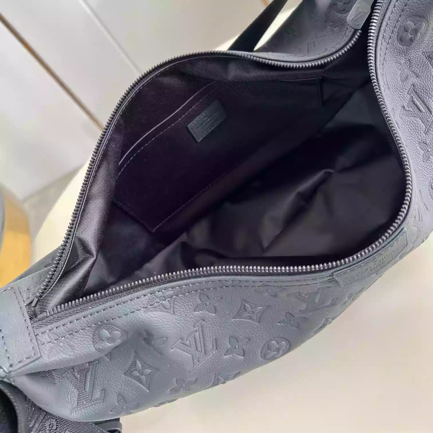 HOBO HAMAC BAG BLACK MONOGRAM SHADOW M12850 - LW420 DISCOVERY BACKPACK PM SKY BLUE MONOGRAM CANVAS