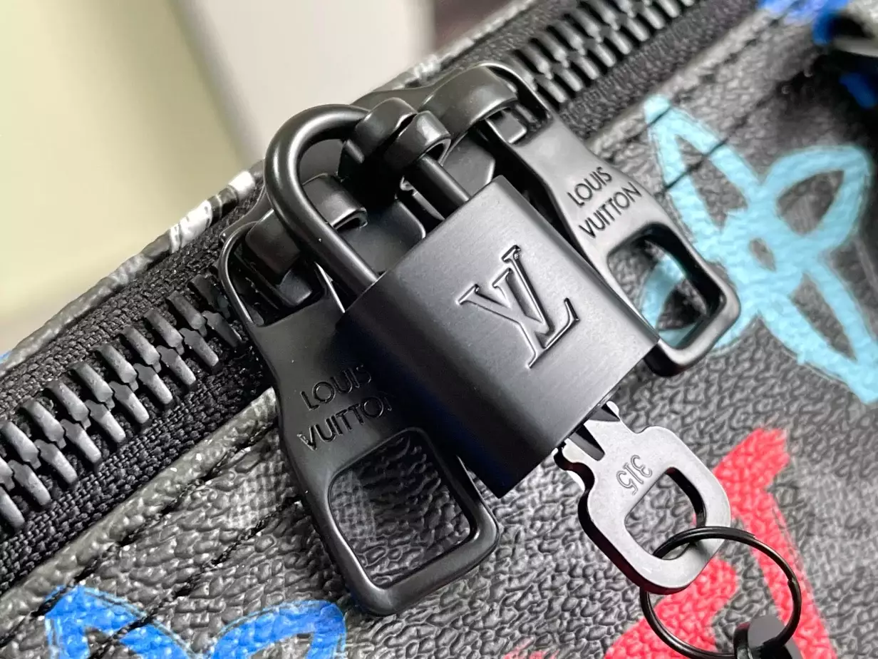 KEEPALL BANDOULIERE BAG 50 ORANGE LV GRAFFITI PATTERN - LW366 DISCOVERY BACKPACK PM SKY BLUE MONOGRAM CANVAS