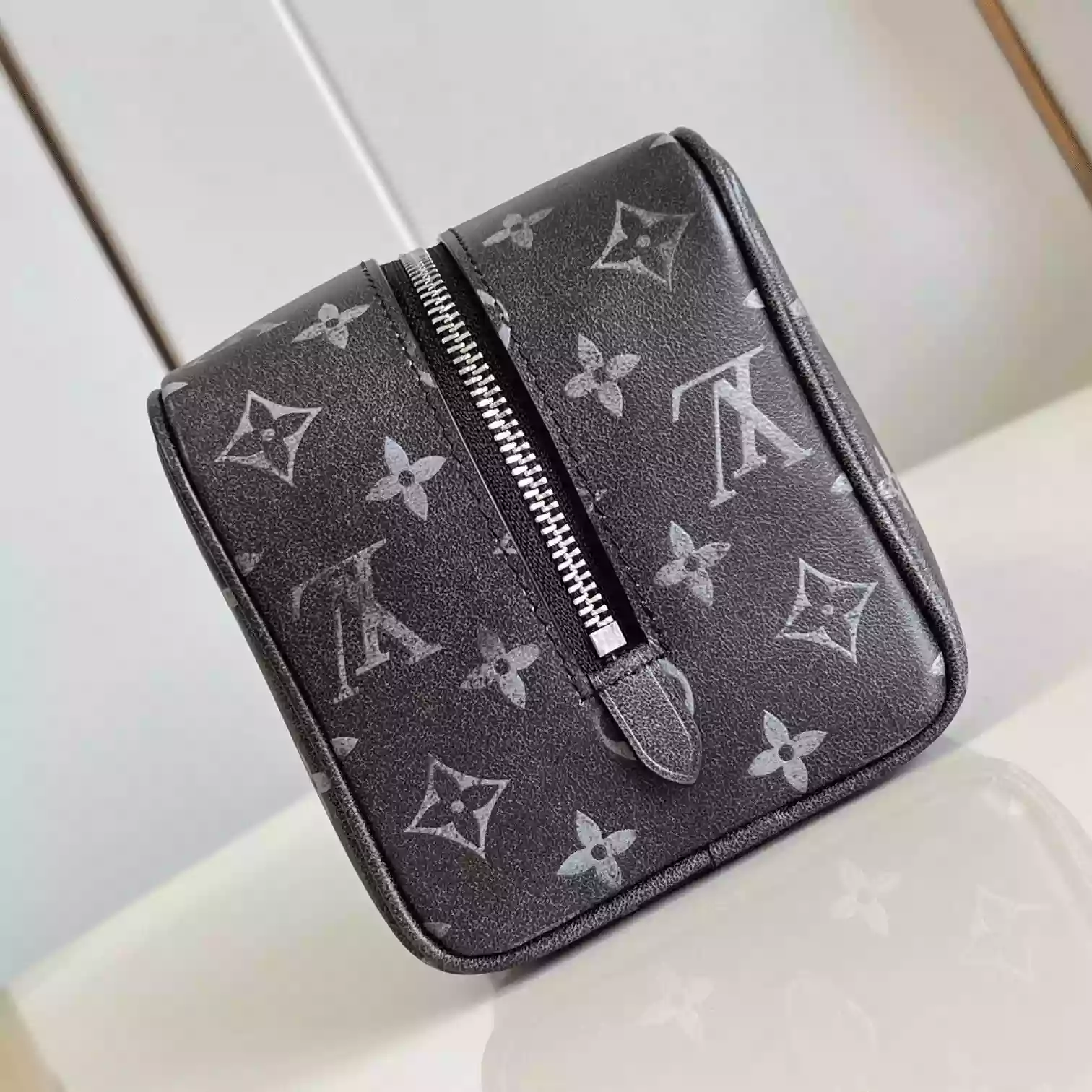 LOCKER DOPP KIT BLACK BRUSHED MONOGRAM COWHIDE LEATHER M11670 - LW399 DISCOVERY BACKPACK PM SKY BLUE MONOGRAM CANVAS