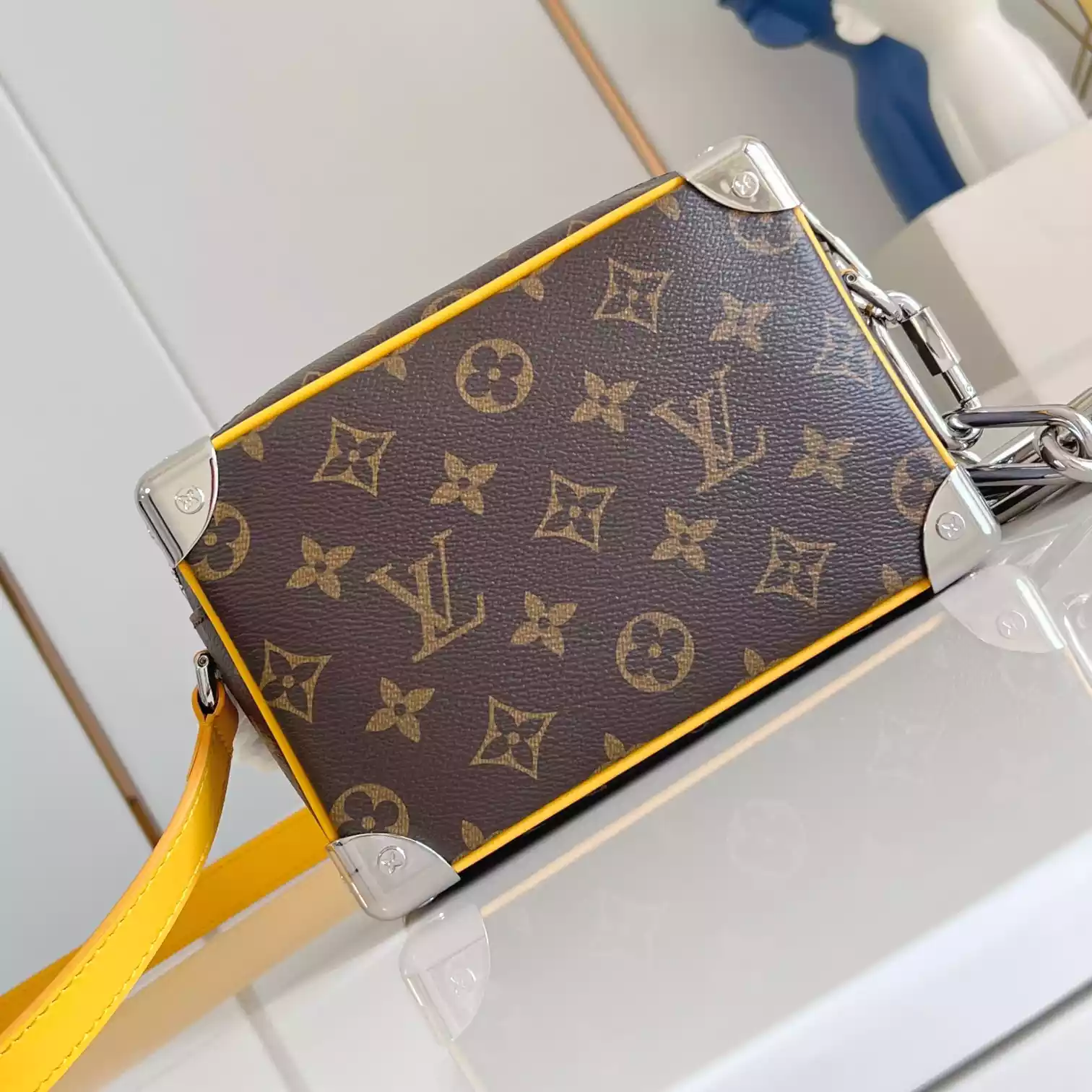 MINI SOFT TRUNK SAFRAN YELLOW MONOGRAM MACASSAR COATED CANVAS AND COWHIDE LEATHER M12767 - LW423 DISCOVERY BACKPACK PM SKY BLUE MONOGRAM CANVAS