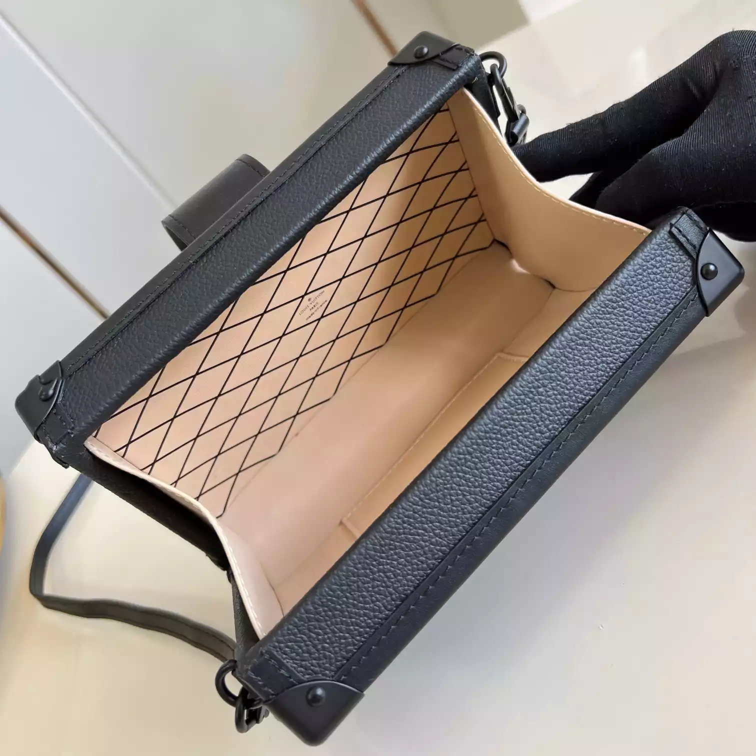 PETITE MALLE HANDBAG BLACK COWHIDE LEATHER M24303 - LW430 DISCOVERY BACKPACK PM SKY BLUE MONOGRAM CANVAS