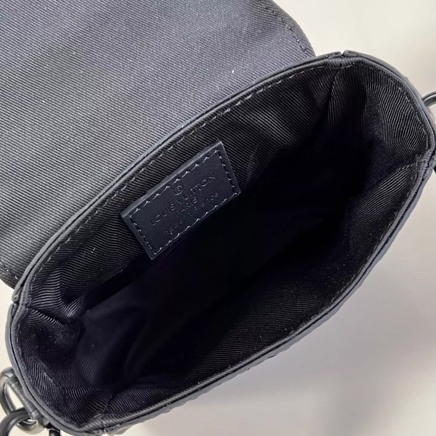 PICO S-LOCK BLACK TAURILLON MONOGRAM M83148 - LW447 DISCOVERY BACKPACK PM SKY BLUE MONOGRAM CANVAS