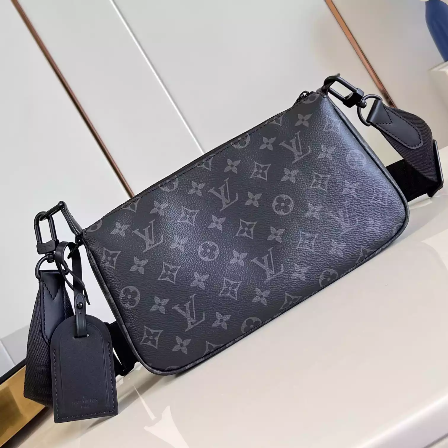 POCHETTE ACCESSOIRE XL BLACK MONOGRAM ECLIPSE CANVAS M11741 - LW445 DISCOVERY BACKPACK PM SKY BLUE MONOGRAM CANVAS