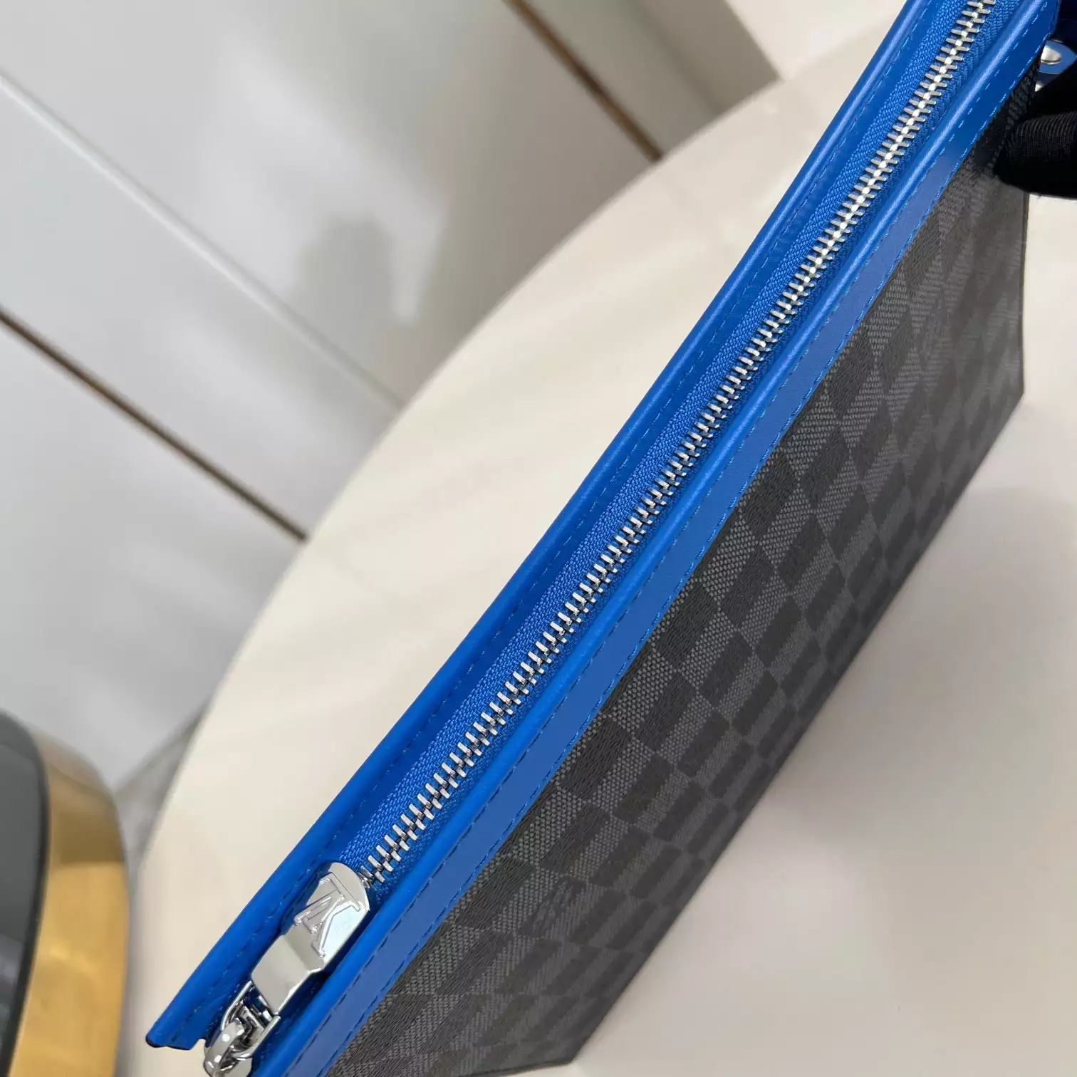 POCHETTE VOYAGE MM INDIGO BLUEDAMIER GRAPHITE CANVAS N00088 - LW407 DISCOVERY BACKPACK PM SKY BLUE MONOGRAM CANVAS