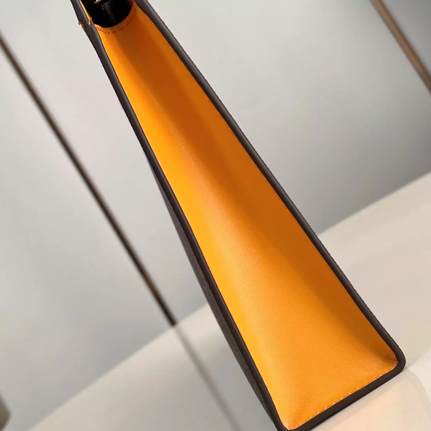 POCHETTE VOYAGE MM SAFRAN YELLOW M12820 - LW402 DISCOVERY BACKPACK PM SKY BLUE MONOGRAM CANVAS