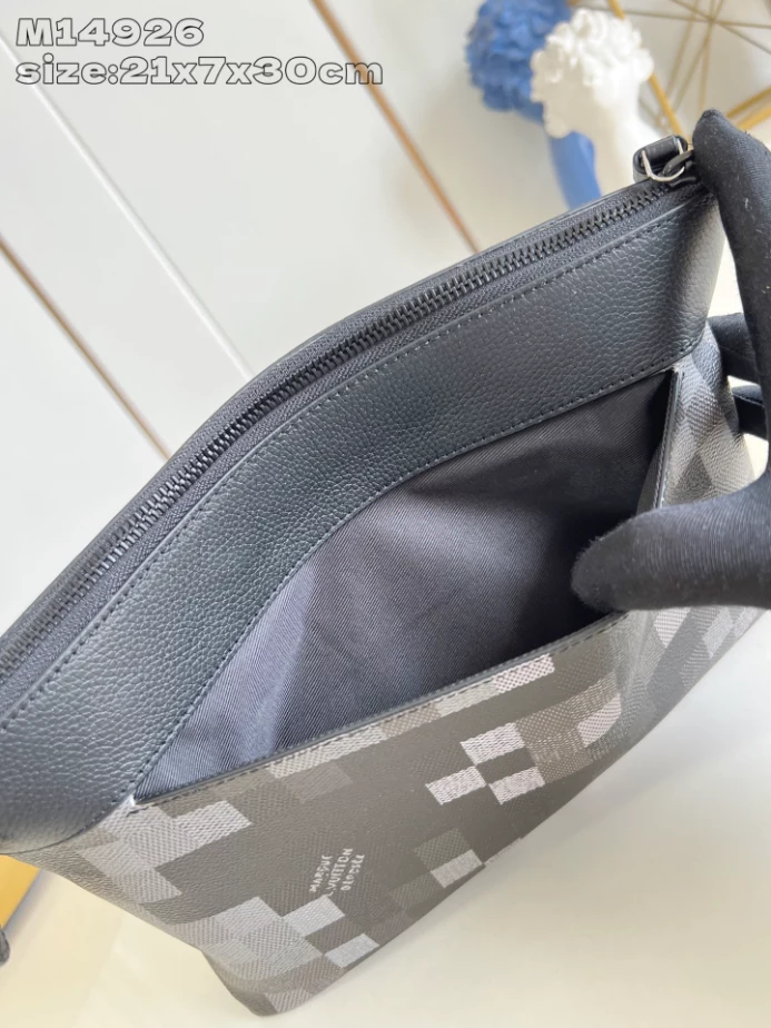 POCHETTE VOYAGE SOUPLE BLACK DAMOFLAGE CANVAS DAMOFLAGE BLACK COATED CANVAS - LW382 DISCOVERY BACKPACK PM SKY BLUE MONOGRAM CANVAS