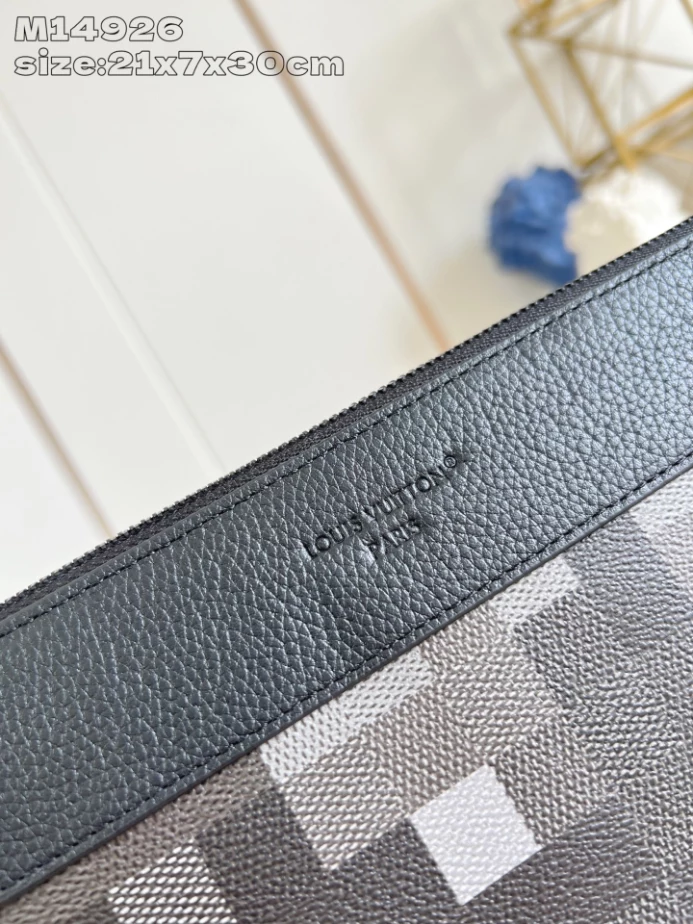 POCHETTE VOYAGE SOUPLE BLACK DAMOFLAGE CANVAS DAMOFLAGE BLACK COATED CANVAS - LW382 DISCOVERY BACKPACK PM SKY BLUE MONOGRAM CANVAS