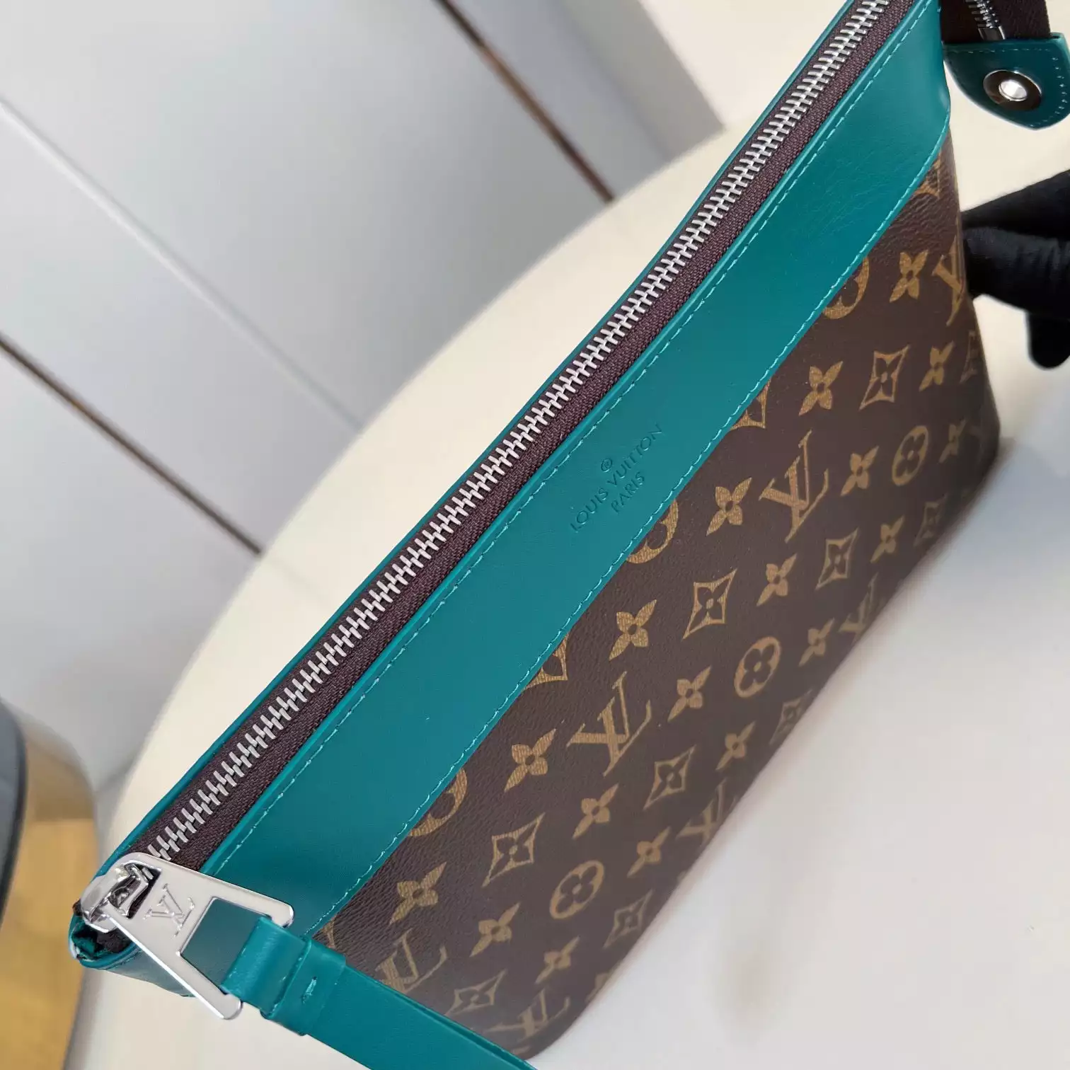 POCHETTE VOYAGE SOUPLE BORNEO GREEN M13199 - LW403 DISCOVERY BACKPACK PM SKY BLUE MONOGRAM CANVAS