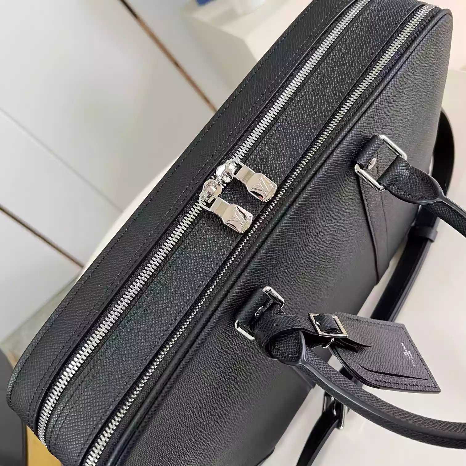 PORTE DOCUMENTS VOYAGE BLACK TAIGA COWHIDE LEATHER M30967 - LW322 DISCOVERY BACKPACK PM SKY BLUE MONOGRAM CANVAS