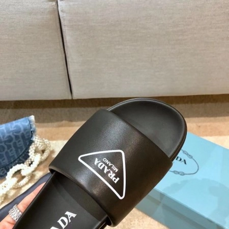 PRADA BLACK LEATHER SLIDES WITH PRINTED TRIANGLE LOGO - PSD088
