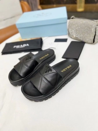 PRADA WOMEN'S SLIDES IN BLACK QUILTED NAPPA LEATHER - PSD083