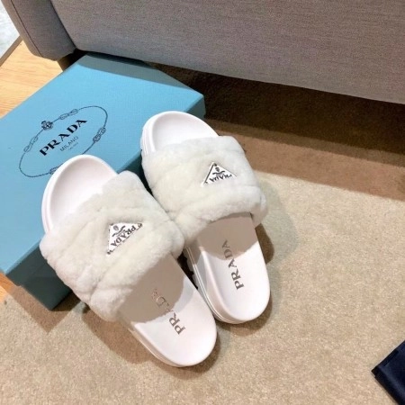PRADA WOMEN'S SLIDES IN WHITE SHEARLING - PSD087