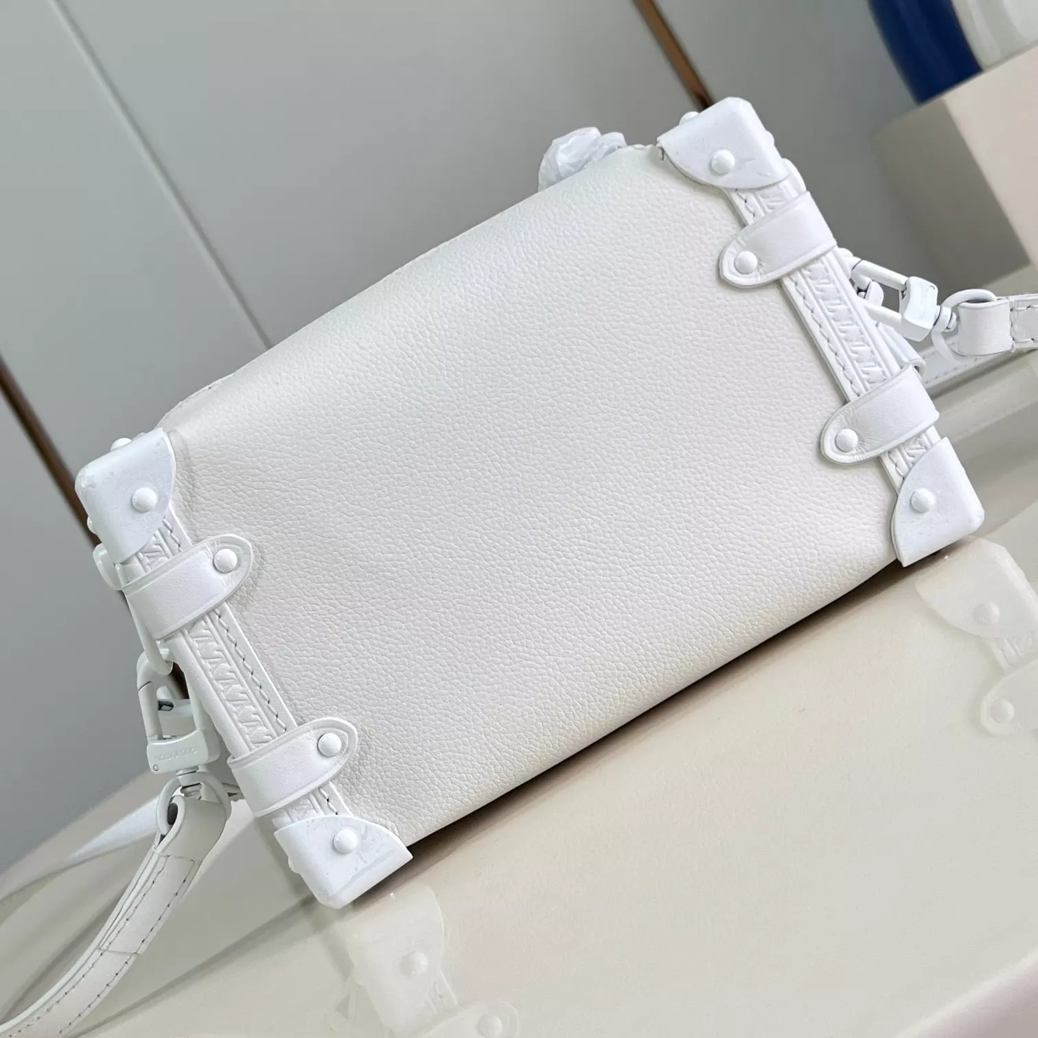 SIDE TRUNK PM BAG OPTICAL WHITE COWHIDE LEATHER M24304 - LW425 DISCOVERY BACKPACK PM SKY BLUE MONOGRAM CANVAS