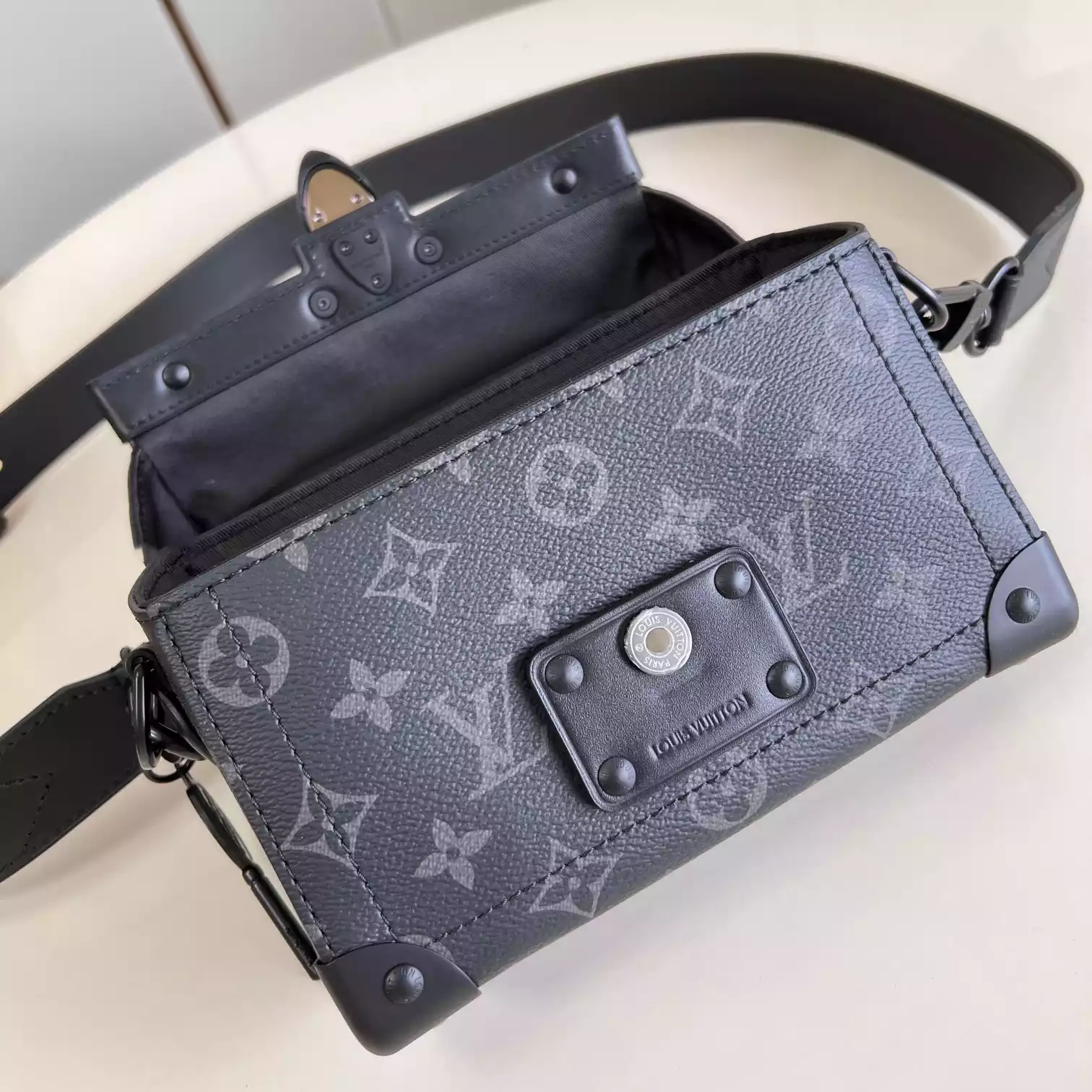 SOUL TRUNK BLACK MONOGRAM ECLIPSE CANVAS M11743 - LW438 DISCOVERY BACKPACK PM SKY BLUE MONOGRAM CANVAS