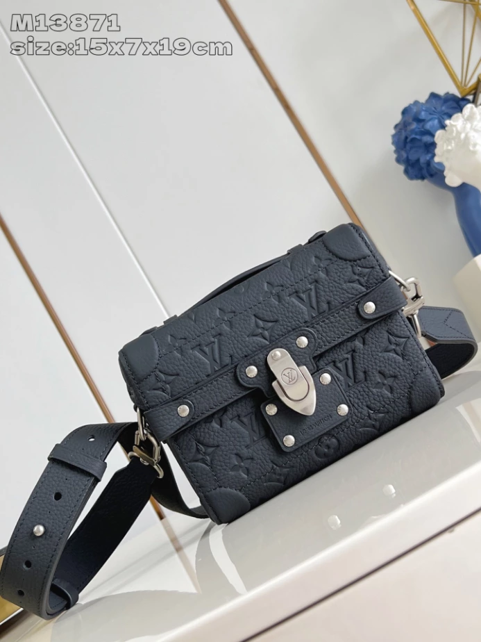 SOUL TRUNK CROSSBAG BLACK TAURILLON MONOGRAM M13871 - LW418 DISCOVERY BACKPACK PM SKY BLUE MONOGRAM CANVAS