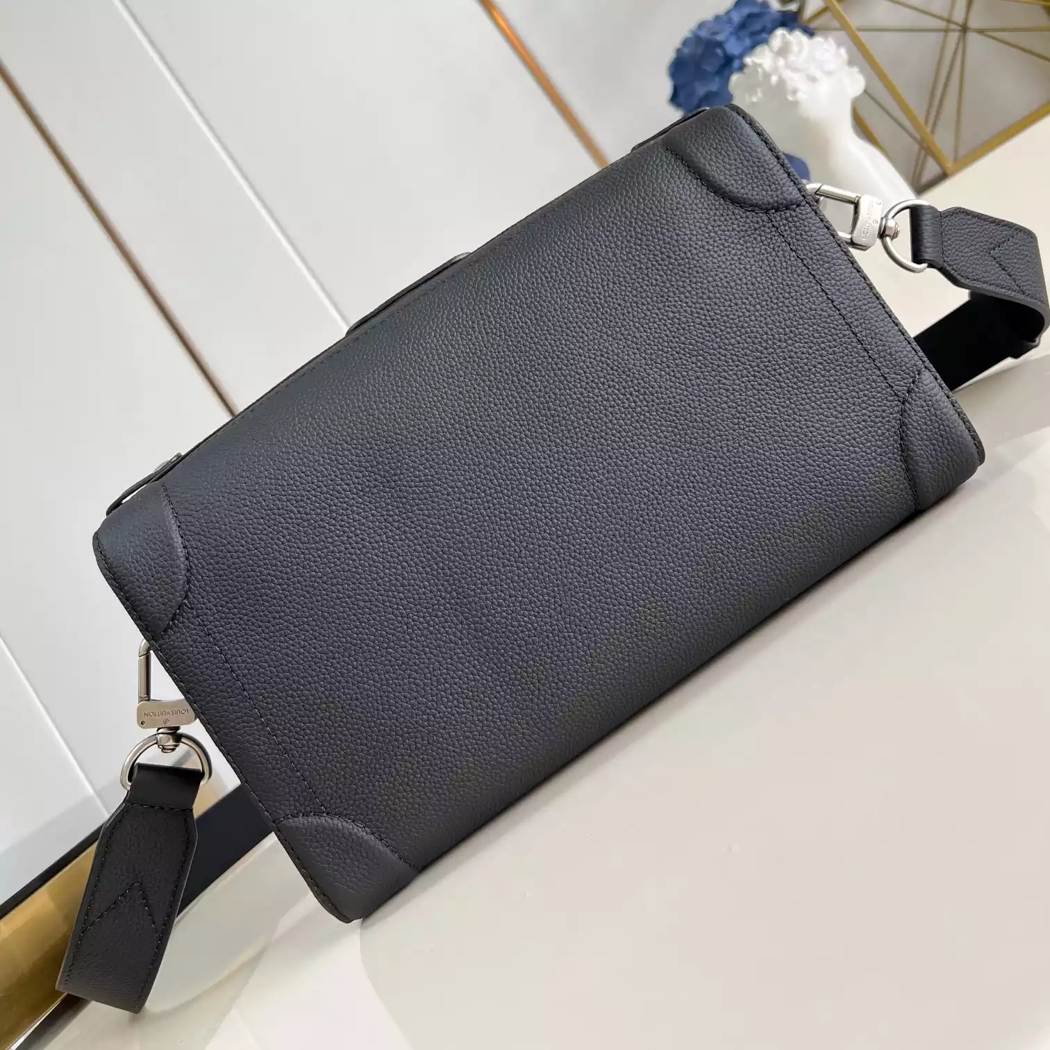 SOUL TRUNK EAST WEST BLACK LV COLORADO CALFSKIN M11615 - LW431 DISCOVERY BACKPACK PM SKY BLUE MONOGRAM CANVAS