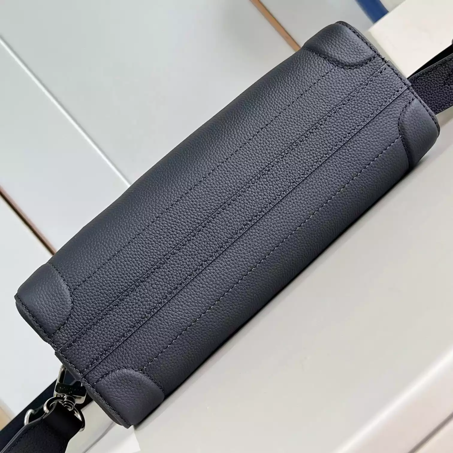 SOUL TRUNK EAST WEST BLACK LV COLORADO CALFSKIN M11615 - LW431 DISCOVERY BACKPACK PM SKY BLUE MONOGRAM CANVAS