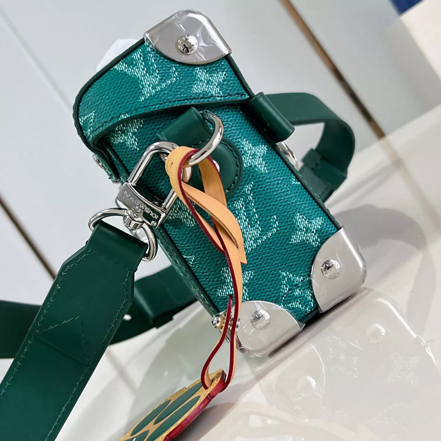 SOUL TRUNK IN GREEN M12686 - LW424 DISCOVERY BACKPACK PM SKY BLUE MONOGRAM CANVAS