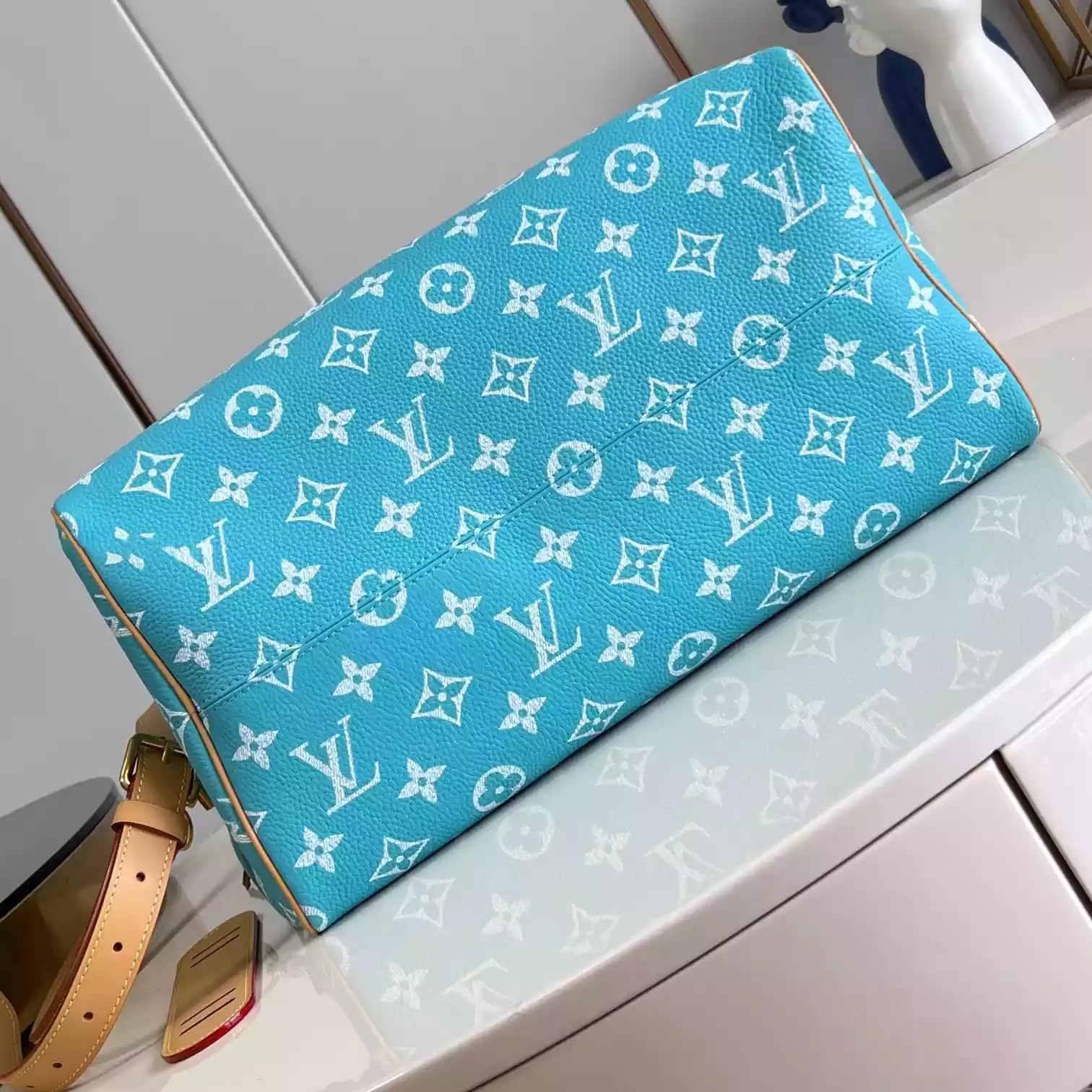 SPEEDY P9 BANDOULIERE 40 TURQUOISE M11564 - LW357 DISCOVERY BACKPACK PM SKY BLUE MONOGRAM CANVAS