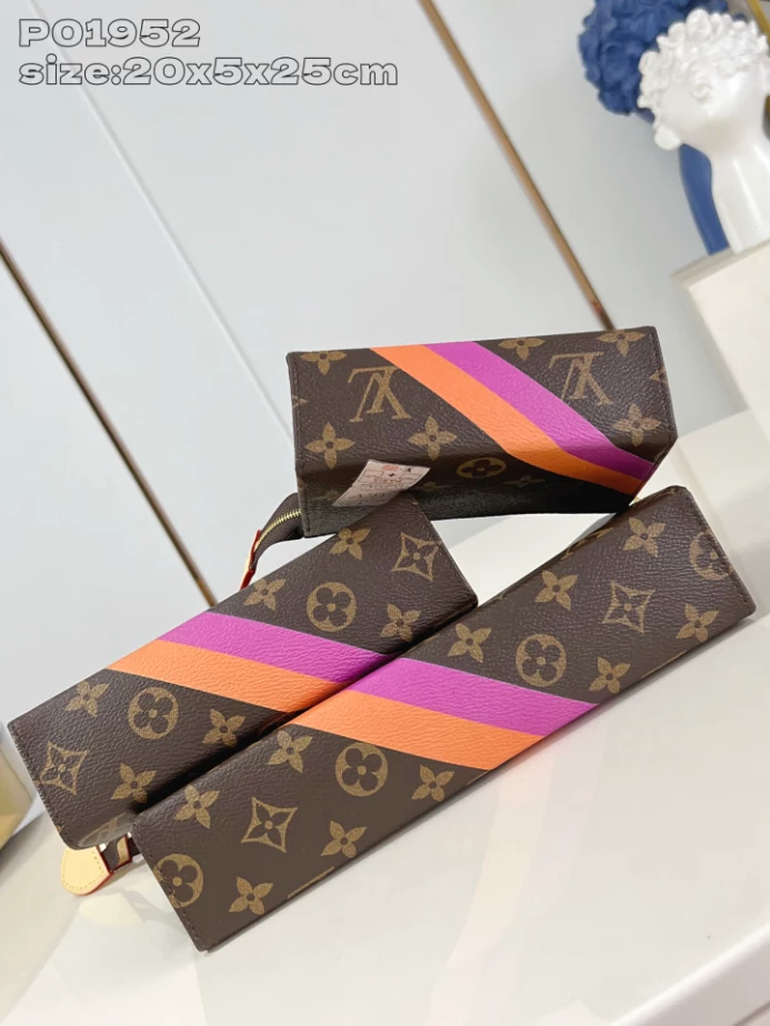 TRIO TOILET POUCH MON MONOGRAM P01952 - LW384 DISCOVERY BACKPACK PM SKY BLUE MONOGRAM CANVAS