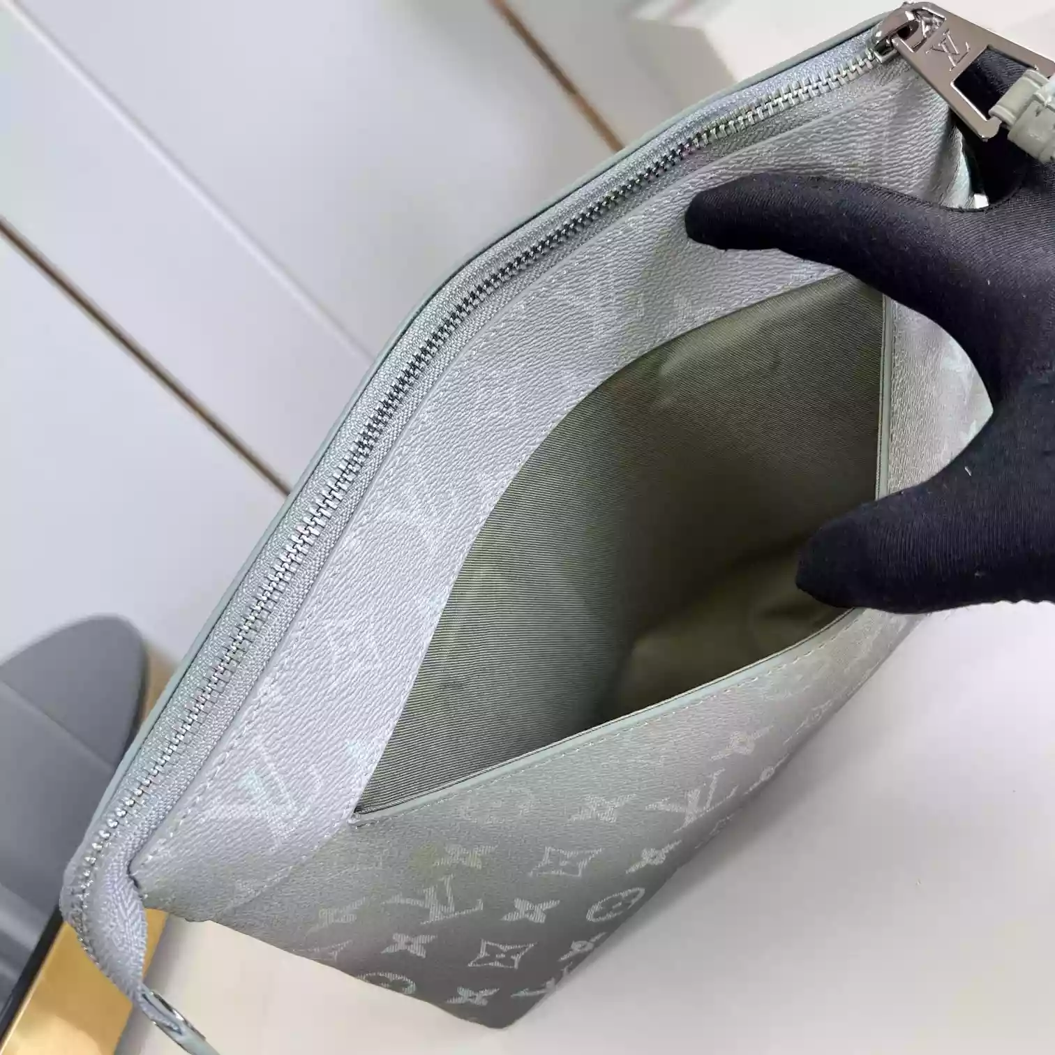 POCHETTE VOYAGE SOUPLE MONOGRAM ECLIPSE M11545 - LW406 DISCOVERY BACKPACK PM SKY BLUE MONOGRAM CANVAS