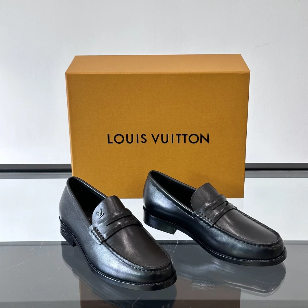 LEATHER LOAFERS IN BLACK - VL054
