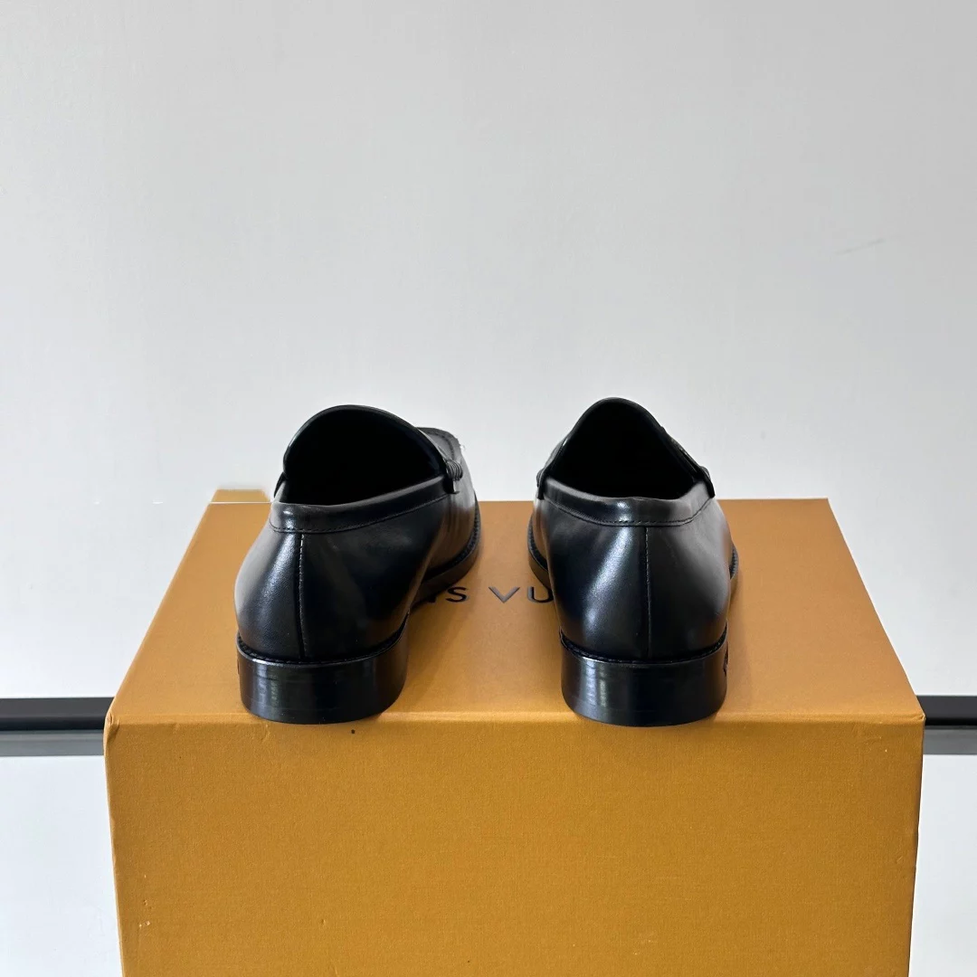 LEATHER LOAFERS IN BLACK - VL054