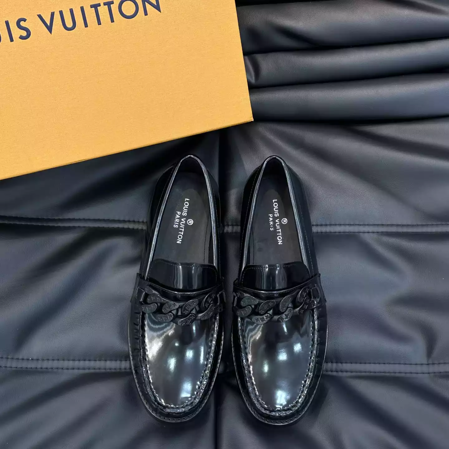 LEATHER LOAFERS IN BLACK - VL065