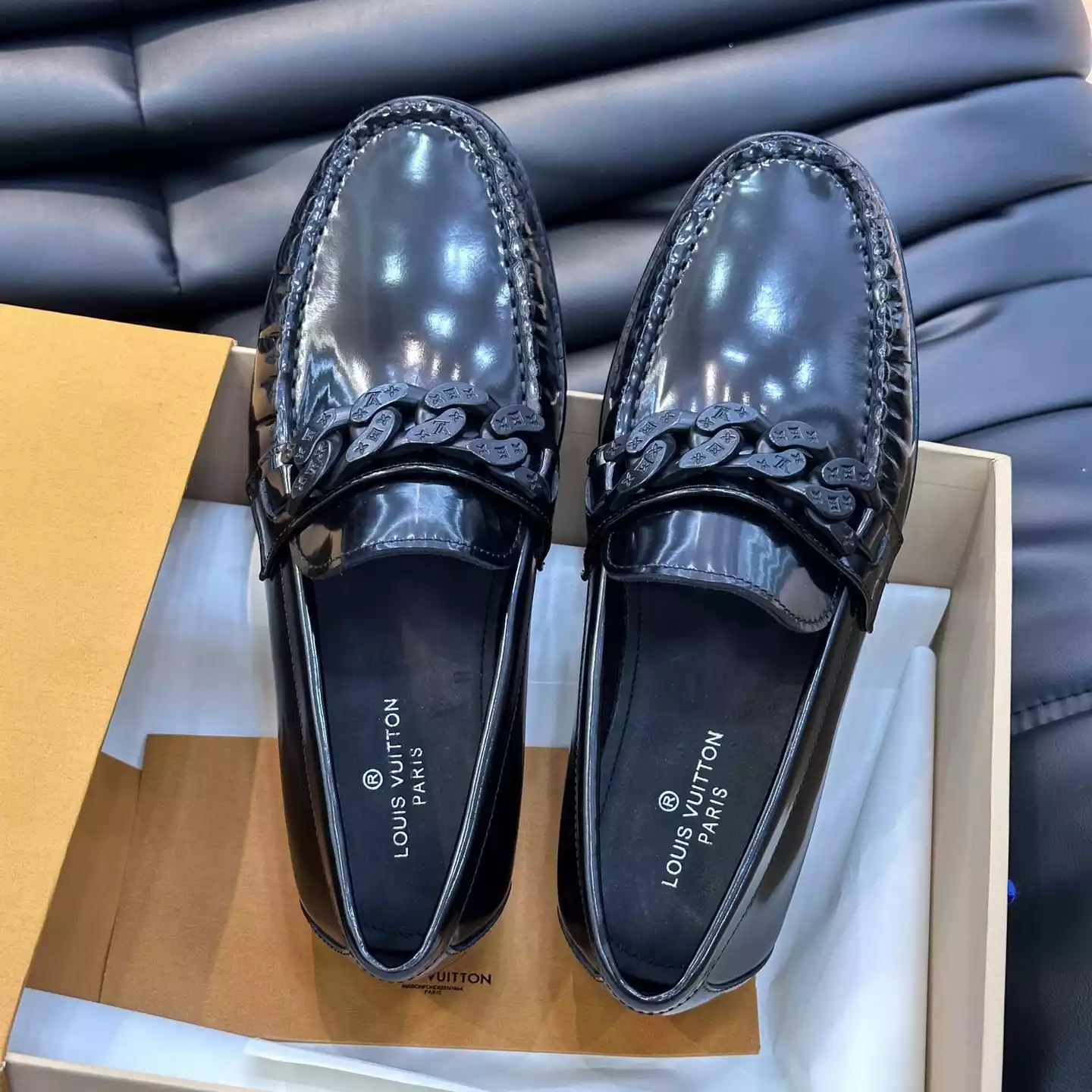 LEATHER LOAFERS IN BLACK - VL065