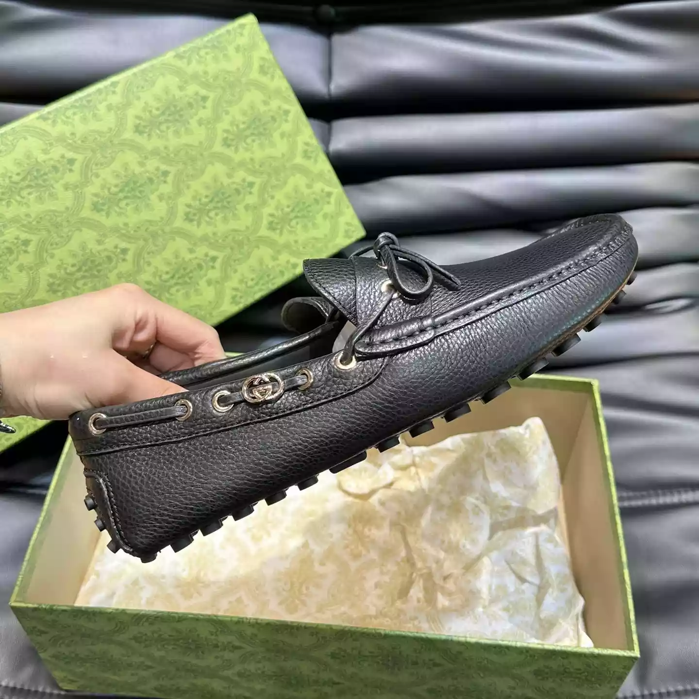 MEN'S DRIVER WITH INTERLOCKING G IN BLACK - GL102