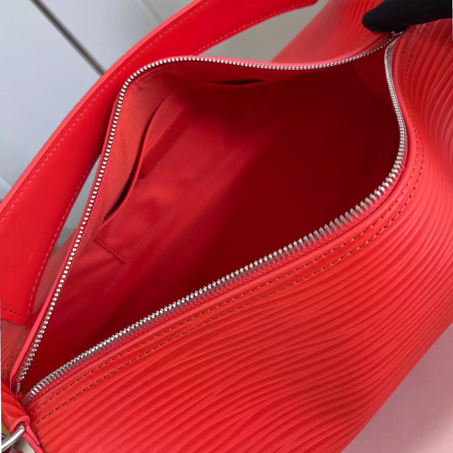 SOFT POLOCHON MM EPI XL GRAINED LEATHER M23719 - LW450 DISCOVERY BACKPACK PM SKY BLUE MONOGRAM CANVAS