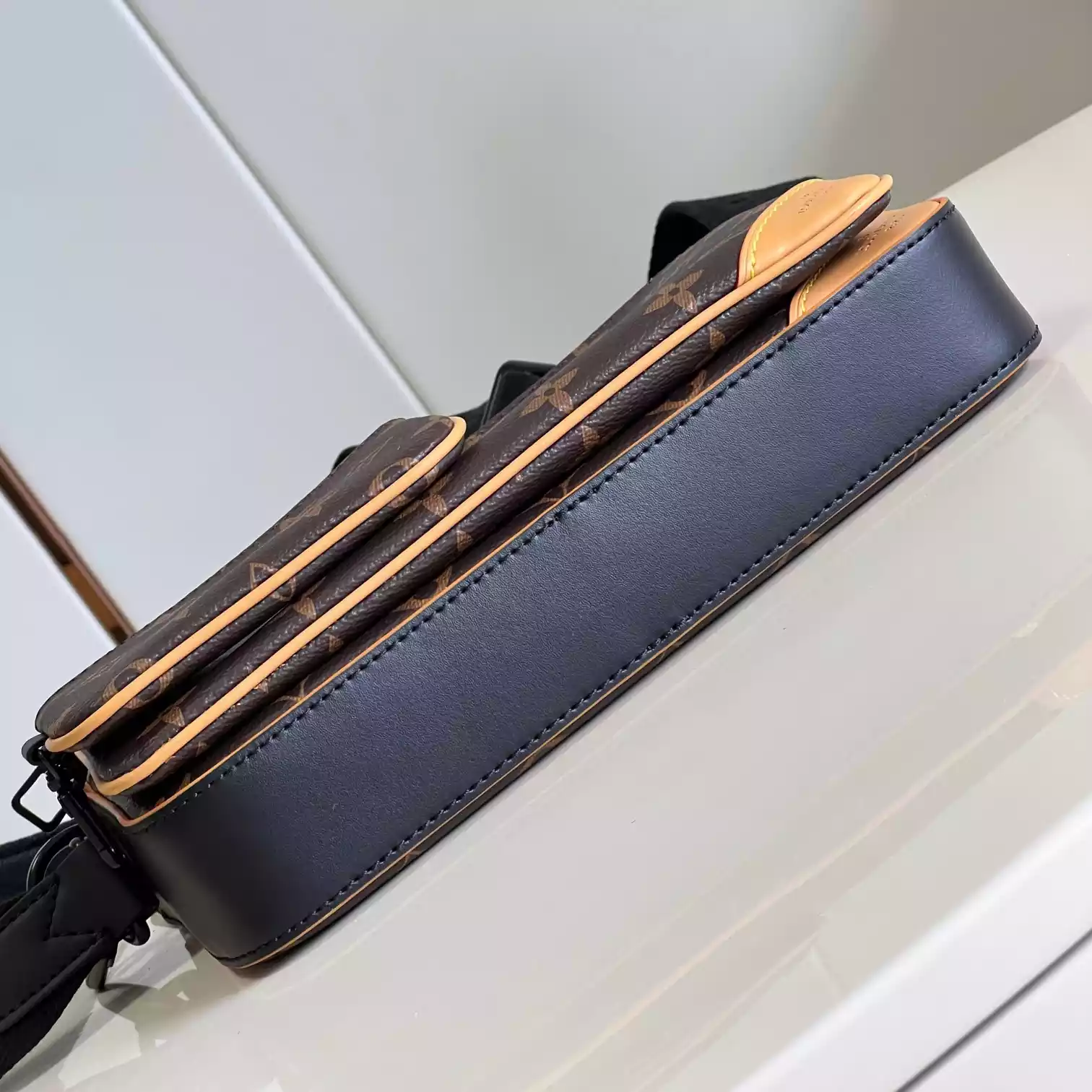 TRIO MESSENGER BAG MONOGRAM MACASSAR M46694 - LW453 DISCOVERY BACKPACK PM SKY BLUE MONOGRAM CANVAS