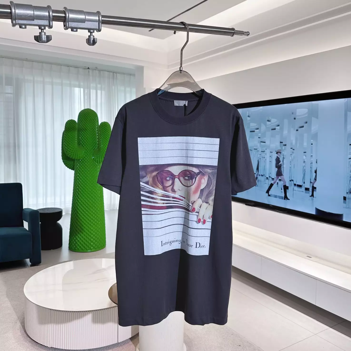 DIOR HERITAGE PRINTED T-SHIRT, REGULAR FIT BLACK COTTON JERSEY - DOT036