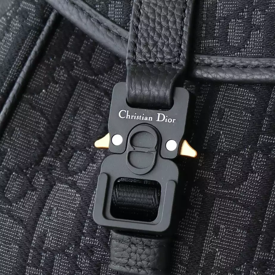 DIOR HIT THE ROAD BACKPACK WITH FLAP - DIO052