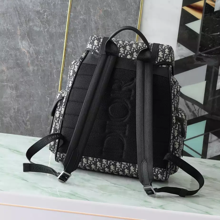 DIOR HIT THE ROAD BACKPACK WITH FLAP - DIO053
