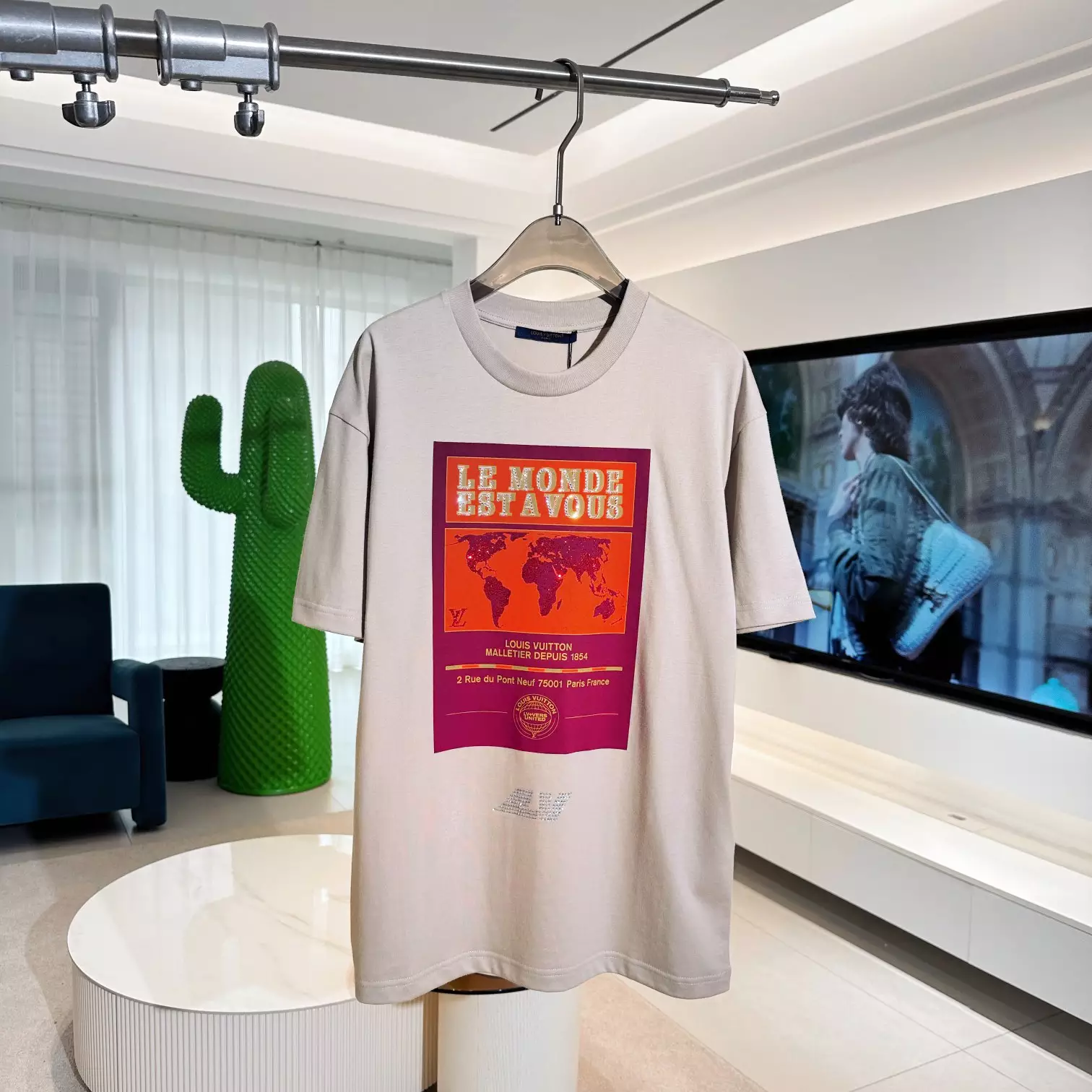 EMBELLISHED GRAPHIC COTTON T-SHIRT IN BROWN - LVTS135 Damier Jacquard Short-Sleeved Crewneck - LVTS089