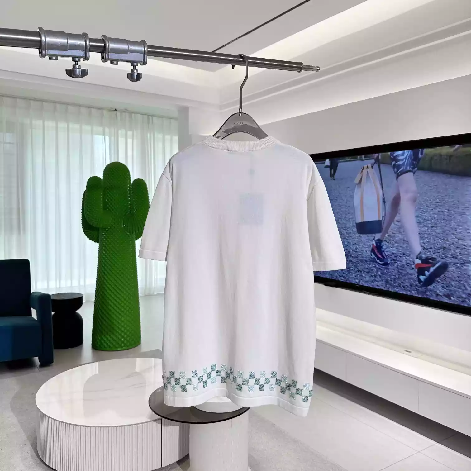 EMBELLISHED SHORT SLEEVED CREWNECK IN WHITE - LVTS098 Damier Jacquard Short-Sleeved Crewneck - LVTS089