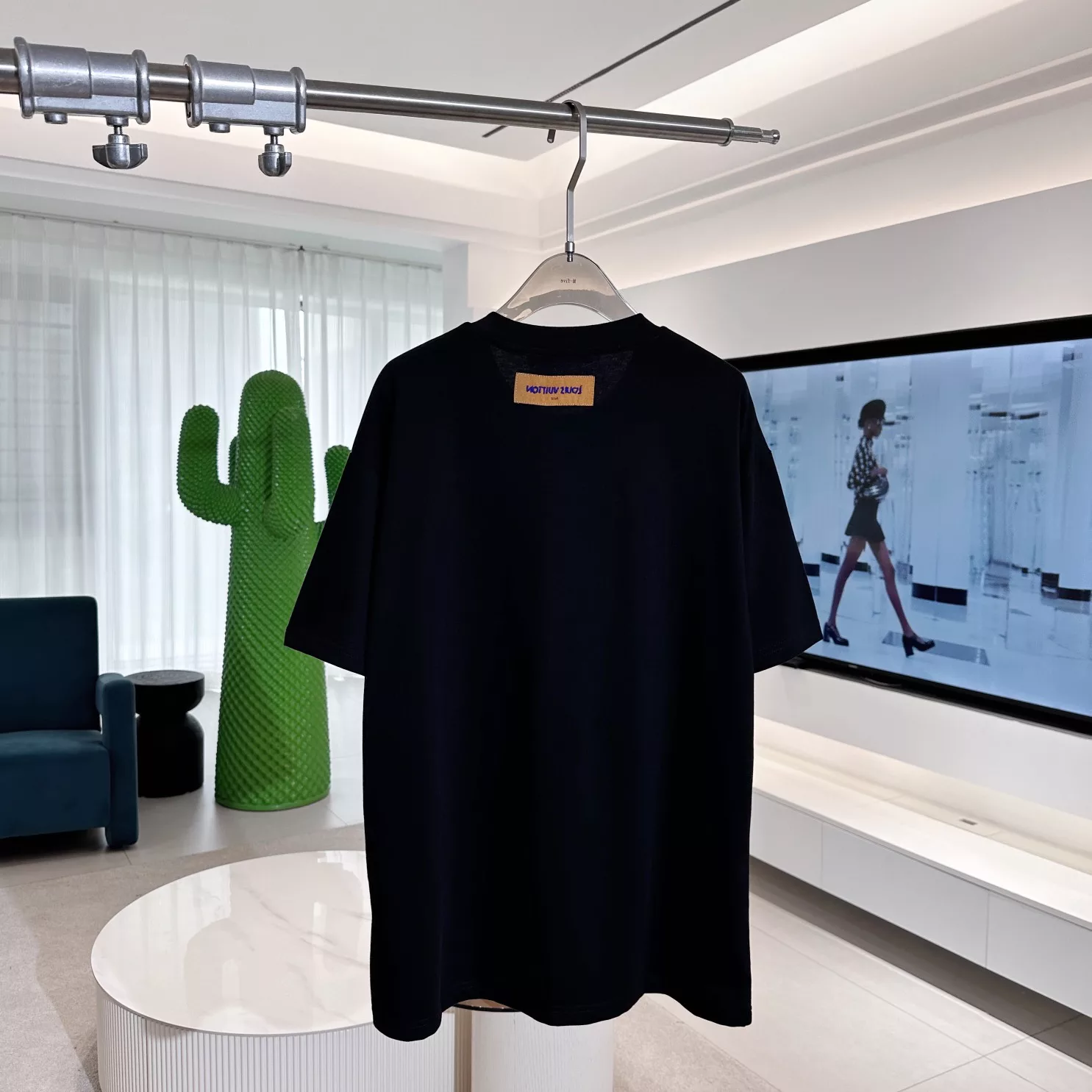 EMBROIDERED SIGNATURE COTTON T-SHIRT IN BLACK - LVTS121 Damier Jacquard Short-Sleeved Crewneck - LVTS089