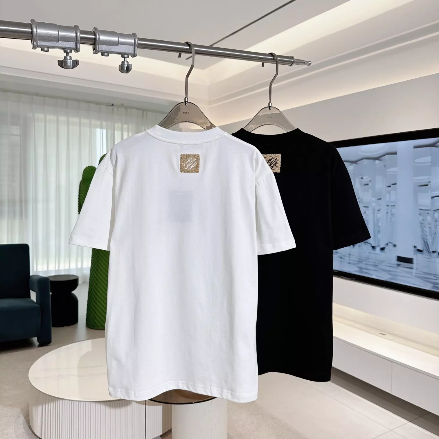 EMBROIDERED SIGNATURE T-SHIRT IN WHITE - LVTS102 Damier Jacquard Short-Sleeved Crewneck - LVTS089