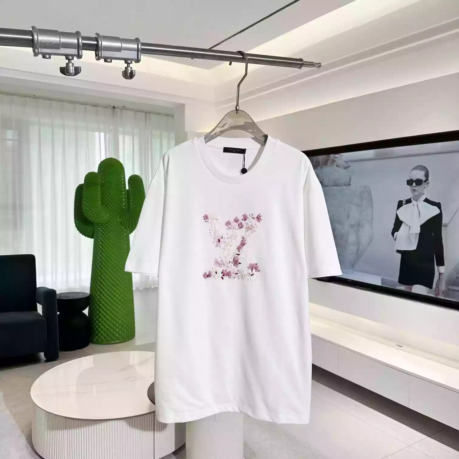 EMBROIDERED T-SHIRT IN WHITE - LVTS096 Damier Jacquard Short-Sleeved Crewneck - LVTS089