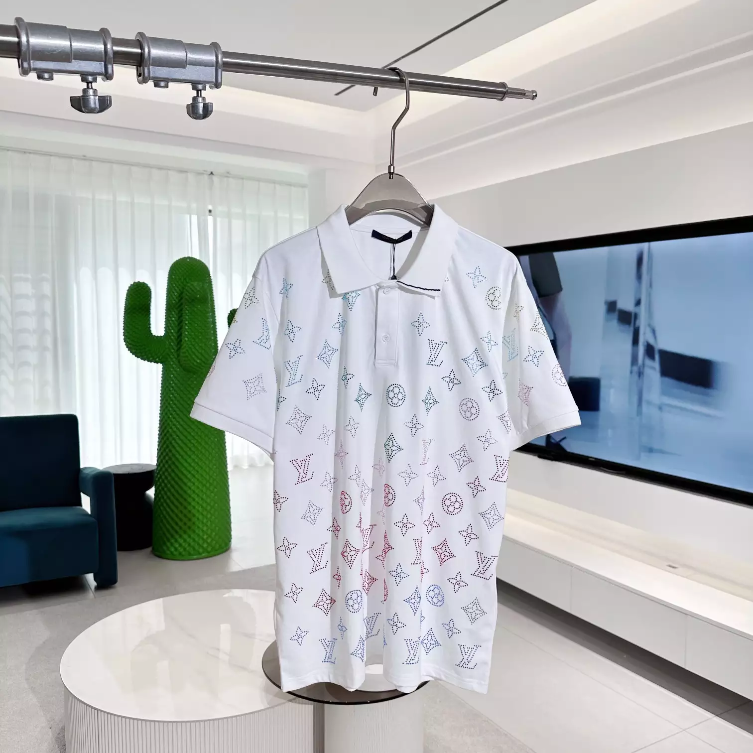 LOGO GRADIENT POLOSHIRT IN WHITE - LVTS142 Damier Jacquard Short-Sleeved Crewneck - LVTS089