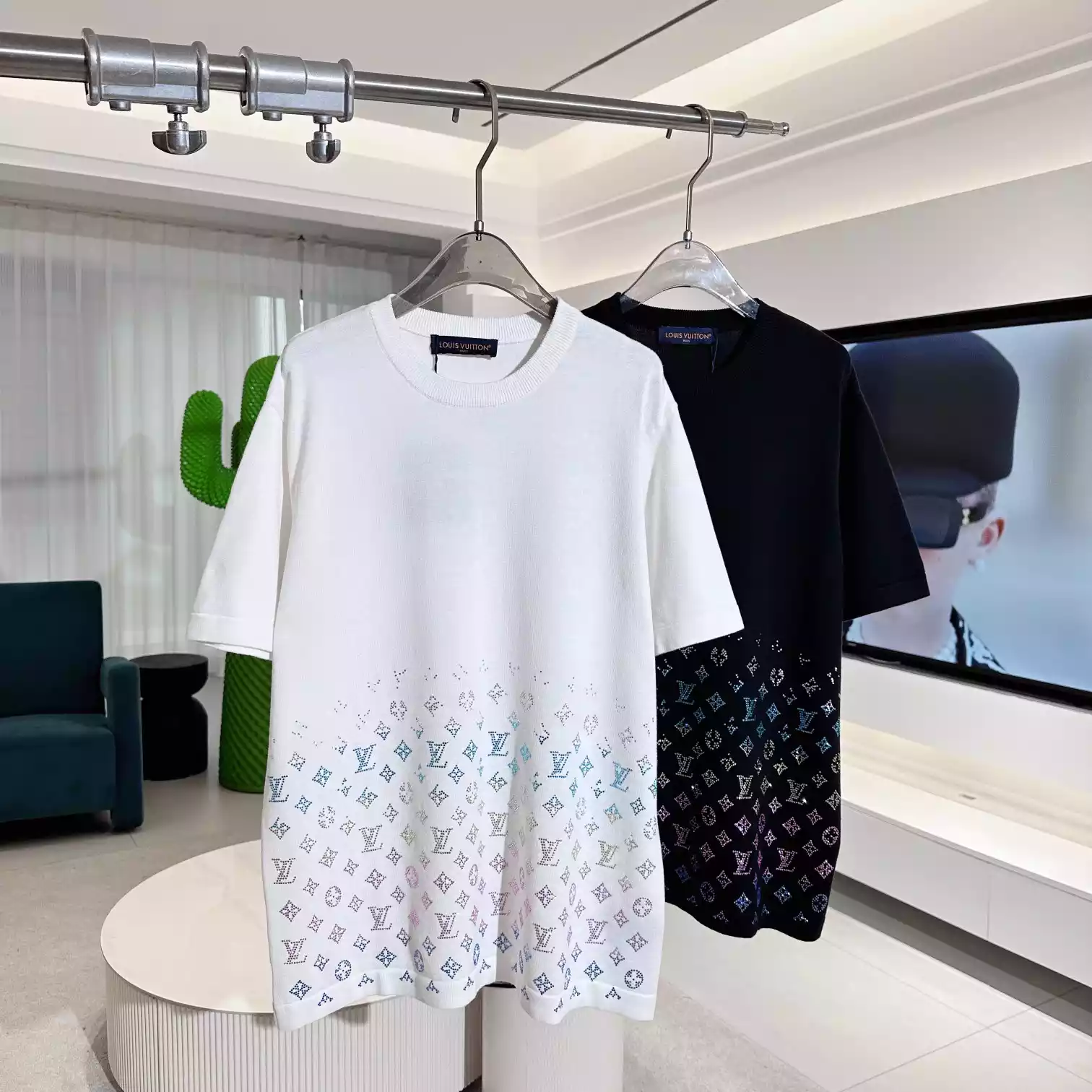 MONOGRAM GRADIENT EMBELLISHED SHORT-SLEEVED CREWNECK IN MILKY WHITE - LVTS118 Damier Jacquard Short-Sleeved Crewneck - LVTS089