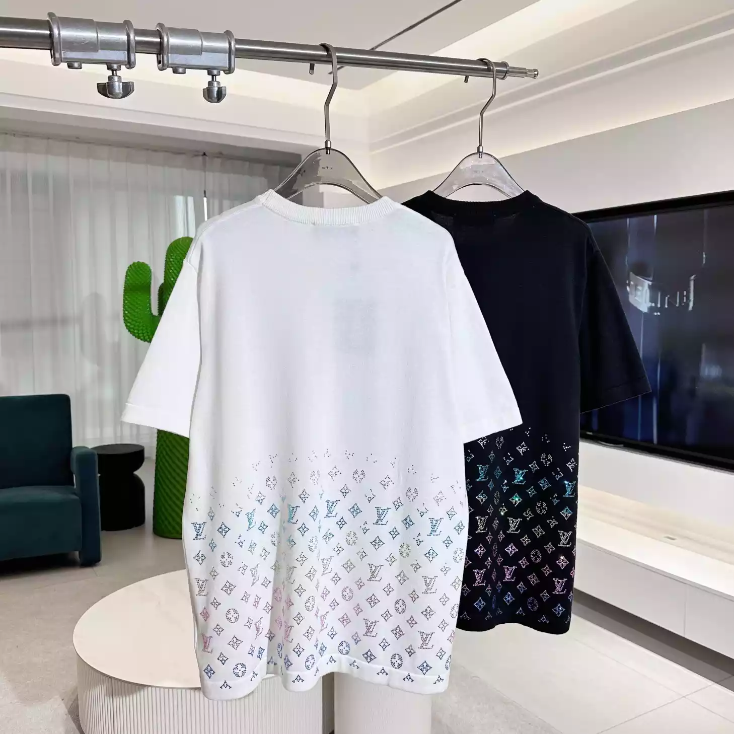 MONOGRAM GRADIENT EMBELLISHED SHORT-SLEEVED CREWNECK IN MILKY WHITE - LVTS118 Damier Jacquard Short-Sleeved Crewneck - LVTS089