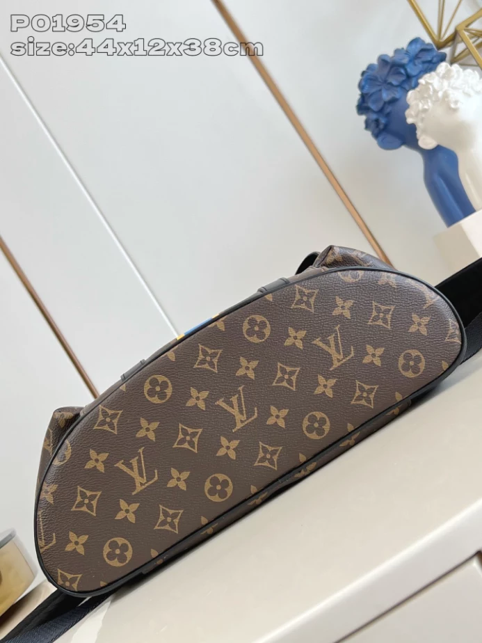 LOUIS VUITTON CHRISTOPHER MM MONOGRAM ECLIPSE - LW457 DISCOVERY BACKPACK PM SKY BLUE MONOGRAM CANVAS