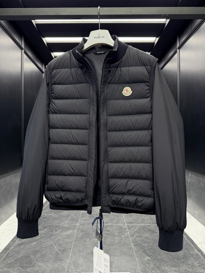 MONCLER Short Down Black Coat - MC147