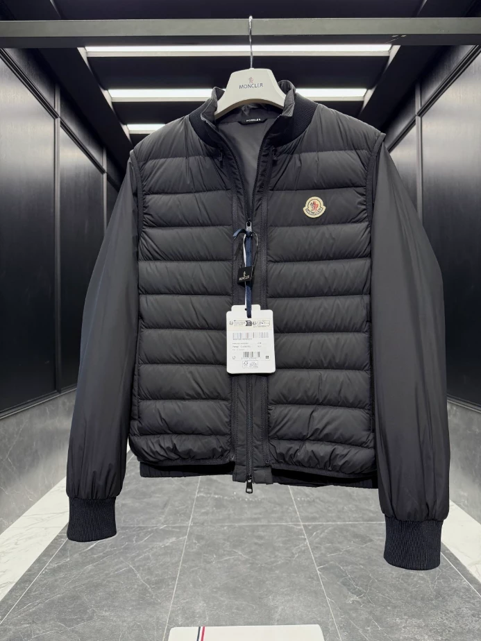 MONCLER Short Down Black Coat - MC147